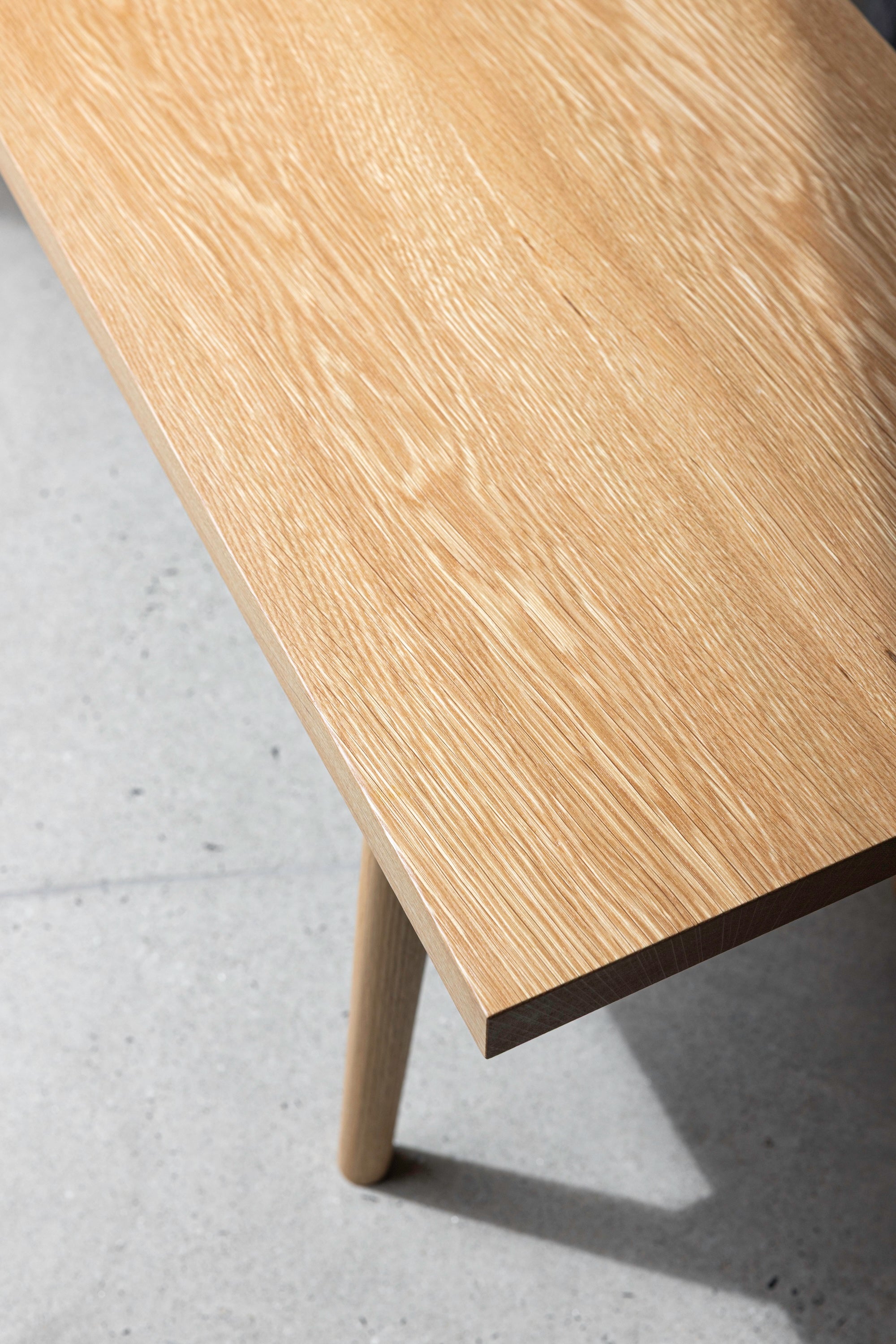 Hudson bench top showing beautiful white oak wood grain