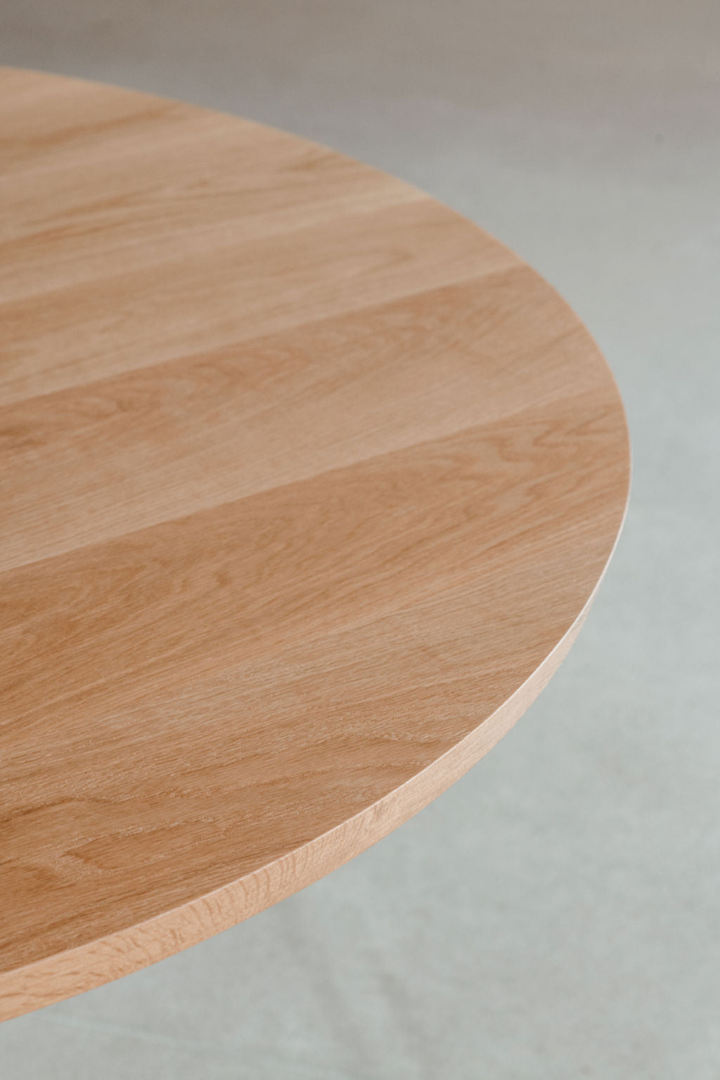 Round table top on the Rigby dining table in white oak wood