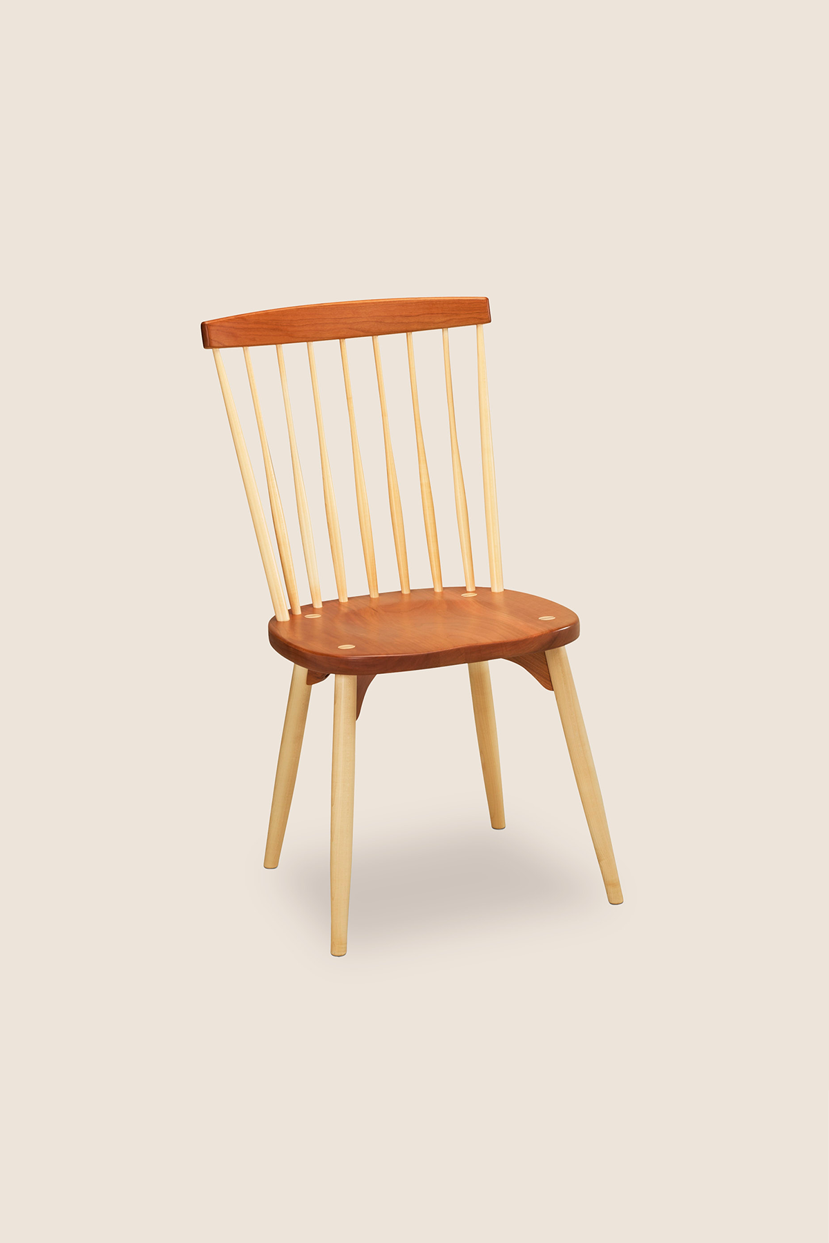 Classic spindle back chair with round tapered legs in cherry and maple