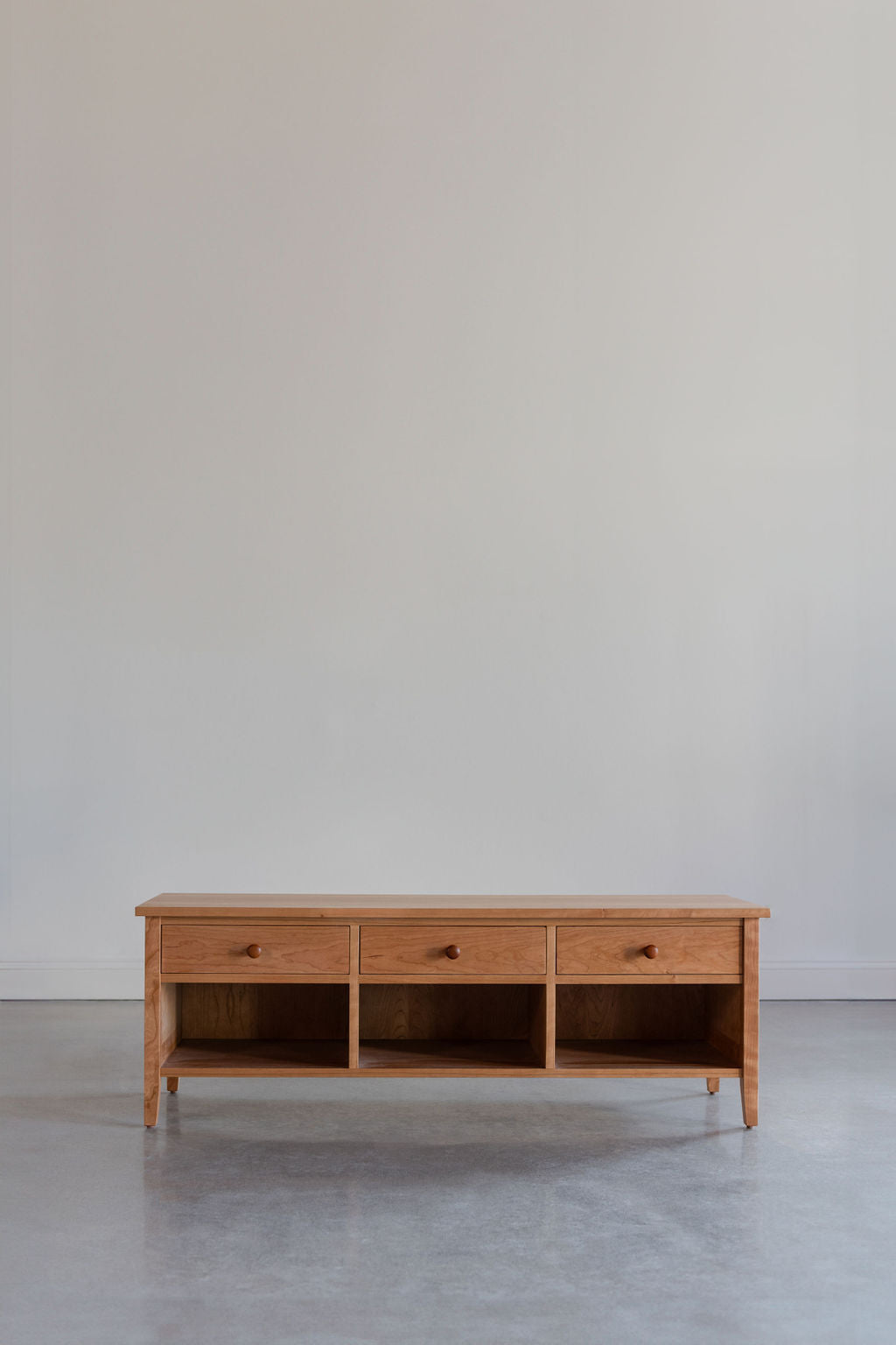 Cherry Shaker style storage bench in modern room