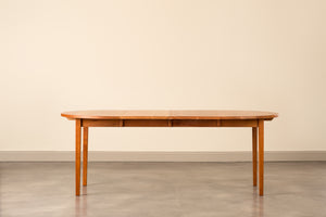 Shaker Oval Extension Table with two leaves
